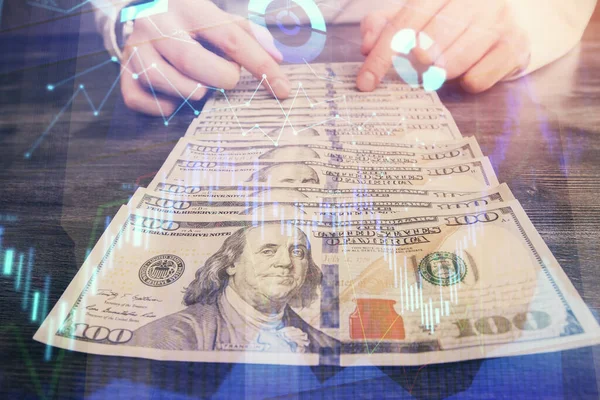 Forx grafiği, hologram, Amerikan dolarları ve insan eli çizimleri. Teknik Analiz kavramı. — Stok fotoğraf