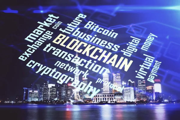 Multi eksponering af cryptocurrency tema hologram tegning og byen vene baggrund. Begrebet blockchain og Bitcoin. - Stock-foto