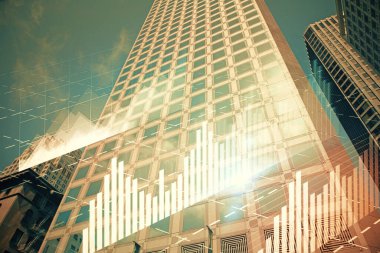 Yüksek binaların arka planında çoklu pozlama olan eski şehir haritası. Finansal araştırma kavramı.