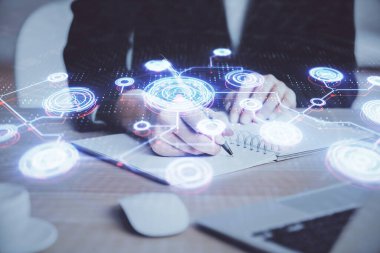 Kadınların el yazısı üzerine sosyal ağ temalı hologram. Uluslararası insanlar birbirine bağlanır. Çift pozlama