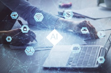 Bilgisayar ve veri temalı hologram çizimleri üzerinde çalışan kadın ellerine çok fazla maruz kalma. Teknoloji kavramı.