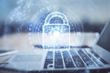 Bilgisayar ve ikon hologramı ile masaüstüne çift pozlama. Veri güvenliği kavramı.