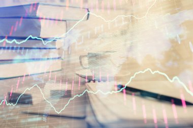 Finans şeması çizimine ve masaüstüne kahve ve masa arkasında eşyalar ile çifte pozlama. Önx piyasa ticareti kavramı