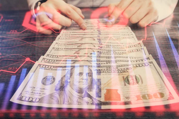 Multi exposición de gráfico de divisas dibujo holograma y EE.UU. billetes de dólares y las manos del hombre. Concepto de análisis técnico . —  Fotos de Stock