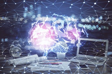 Bilgisayar ve beyin hologramı ile çalışma masasının çoklu açığı. Beyin fırtınası konsepti.