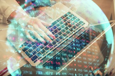 Kadın elinin bilgisayar ve iş temalı hologram çizimlerinde çok fazla pozlanması. Başarı konsepti.