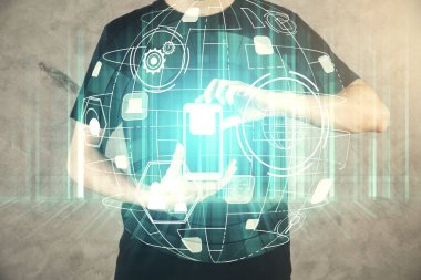 Bir erkeğin elini tutarken ve telefon ve sosyal ağ teması kullanırken çift pozlama.