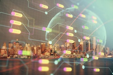 Şehir görünümünde harita ve veri temalı hologram ile gökdelenler arka planda çift pozlama. İş kavramında uluslararası teknoloji.