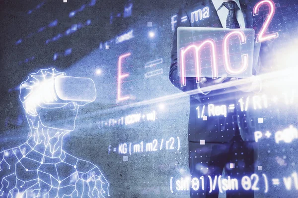 Наукова формула голограма з людиною, яка працює на комп'ютері на фоні. Концепція освіти. Подвійне експонування . — стокове фото