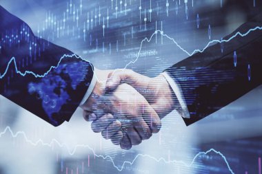Forx grafik hologramı ve iki adamın el sıkışması. Borsa konsepti.