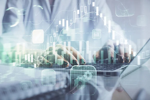 Doble exposición de las manos de la mujer escribiendo en la computadora y el dibujo del holograma gráfico de divisas. Concepto de inversión bursátil. —  Fotos de Stock