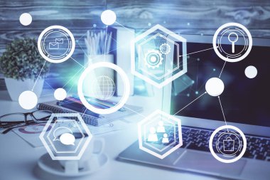 Sosyal ağ hologramıyla birlikte bilgisayar masaüstünde. Çifte maruziyet. Uluslararası insan ilişkileri kavramı.