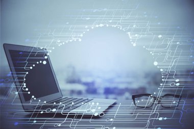 Bilgisayar ve teknoloji temalı holograma çifte maruz kalma. Serbest çalışma kavramı.