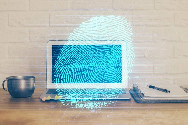 Ordenador en el escritorio en la oficina con dibujo de huellas digitales. Doble exposición. Concepto de seguridad de los datos empresariales. — Foto de Stock