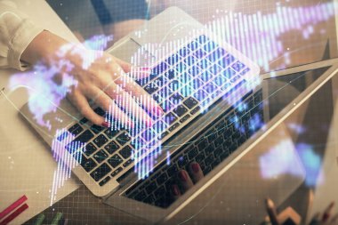 Kadın elinin bilgisayar ve iş temalı hologram çizimlerinde çok fazla pozlanması. Başarı konsepti.