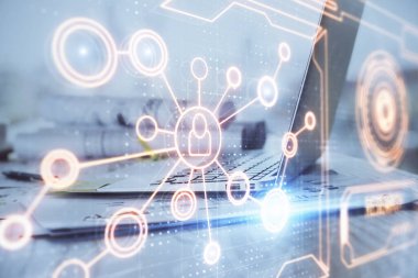 Sosyal ağ hologramıyla birlikte bilgisayar masaüstünde. Çifte maruziyet. Uluslararası insan ilişkileri kavramı.