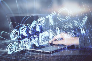 Arka planda bilgisayar üzerinde çalışan bir iş adamıyla engelleme temalı Hud. Kripto zinciri kavramı. Çift pozlama.