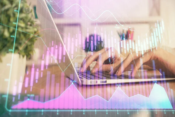 Doppelbelichtung von Frauenhänden beim Tippen auf Computer- und Forex-Diagramm-Hologrammzeichnung. Börseninvestitionskonzept. — Stockfoto