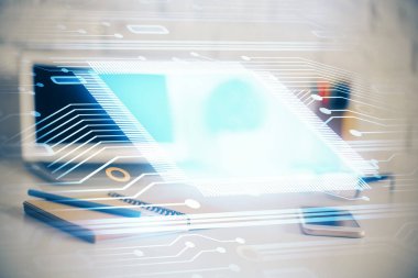 Masaüstü bilgisayarı ve teknoloji temalı holograma çift pozlama. Yazılım geliştirme kavramı.