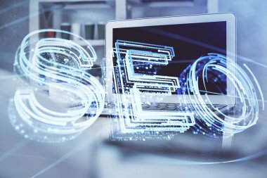 Bilgisayar ve seo çizim hologramı olan çok katmanlı bir tablo. Arama optimizasyon kavramı.