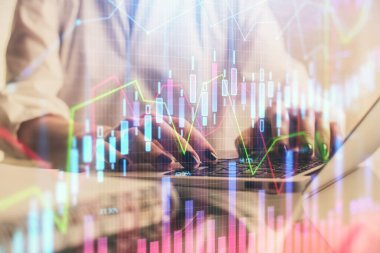 Bilgisayarda ve ön x grafik hologram çiziminde kadın eli yazarken çift pozlama. Borsa yatırım kavramı.