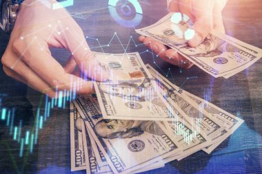 Finansal grafiğe çoklu pozlama hologram, Amerikan dolarları ve insan eli. Analiz kavramı.