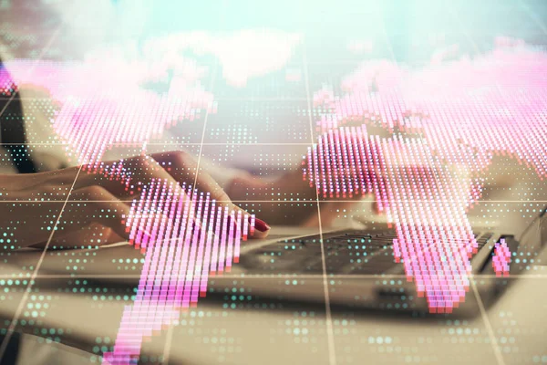 Mehrfachbelichtung von Frauenhänden beim Tippen auf Computer- und Business-Themen-Hologrammzeichnung. Erfolgskonzept. — Stockfoto
