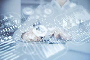 Teknik temalı hologram kadınların ellerinden üstündür. Yüksek teknoloji kavramı. Çift pozlama