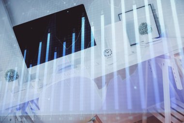 Finansal grafik çizimine ve ofis içi arka planına çifte maruz kalma. Borsa konsepti.