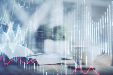 Önx grafik çizimi ve masaüstü ile kahve ve masa arkasındaki öğelerin çoklu pozlandırılması. Finansal piyasa ticareti kavramı