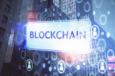Kripto para birimi temalı hologram çizimi ve şehrin veiw arka planına çift pozlama. Engelleme zinciri ve bitcoin kavramı.