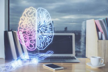 Bilgisayar ve beyin hologramı ile çalışma masasının çoklu açığı. Beyin fırtınası konsepti.