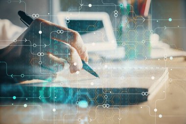 Teknoloji ve dijital kodlama simgeleriyle arka planda kadınların birden fazla pozu. Veri geliştirme kavramı.