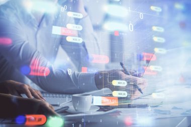 Kadın ve erkeğin birlikte çalışması ve teknoloji temasının hologramı çekmesi. Büyük veri konsepti. Bilgisayar arkaplanı.