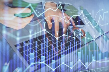 Bilgisayarda ve ön x grafik hologram çiziminde kadın eli yazarken çift pozlama. Borsa yatırım kavramı.