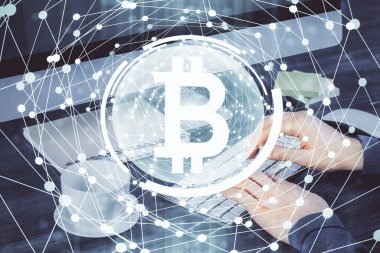 Arka planda bilgisayar üzerinde çalışan bir iş adamıyla engelleme temalı Hud. Kripto zinciri kavramı. Çoklu pozlama.