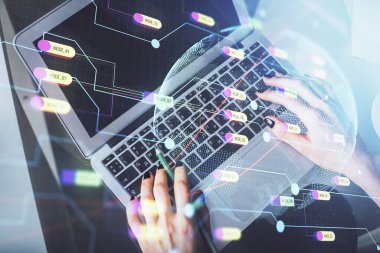 Bilgisayar ve dünya haritası çizimleri üzerinde çalışan kadın elleri çift pozlama. Üst Manzara. Uluslararası iş kavramı.