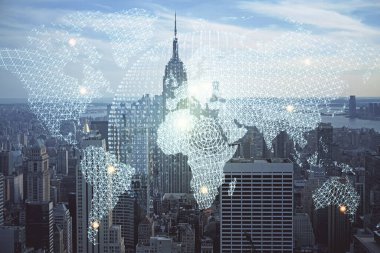 İş temalı hologram çizimine ve şehrin arka planına çifte maruz kalma. Başarı kavramı.