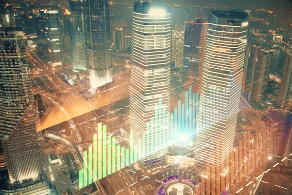 Wykres finansowy na krajobraz miasta z wysokimi budynkami tła multi ekspozycji. Koncepcja analizy. — Zdjęcie stockowe