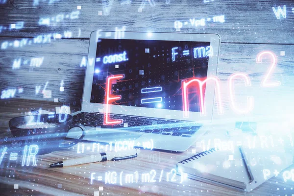 Asztali számítógép háttér és formula hologram írás. Dupla expozíció. Oktatási koncepció. — Stock Fotó