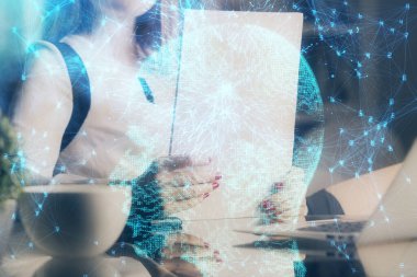 Arka plana beyin hud 'u ile el yazısı yazan kadınların çoklu pozları. Öğrenme kavramı.