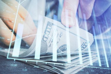 Forx grafiği, hologram, Amerikan dolarları ve insan eli çizimleri. Teknik Analiz kavramı.