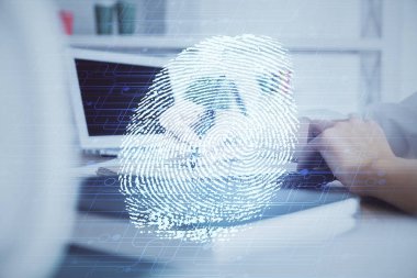 Not alan ellerin üzerinde mavi parmak izi hologramı. Güvenlik kavramı. Çift pozlama
