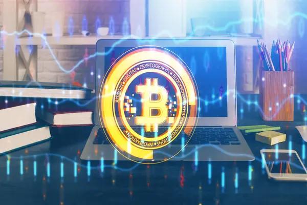 Multi exposição do holograma do tema do blockchain e tabela com fundo do computador. Conceito de moeda criptomoeda bitcoin. — Fotografia de Stock