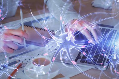 Nöron hologramı, arka planda bilgisayarla çalışan bir adam. Eğitim konsepti. Çift pozlama.