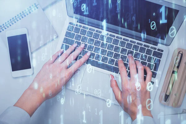 컴퓨터와 데이터 테마 홀로그램 그림에서 작업하는 여성 손의 두 배 노출. 탑 뷰. 기술 개념. — 스톡 사진