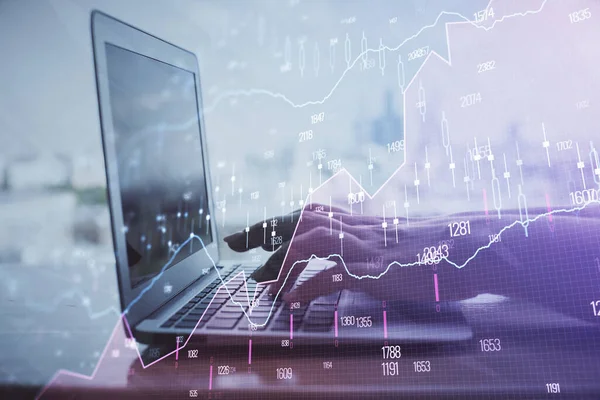 컴퓨터로 타이핑하는 여성의 손이 두 배로 노출되고, 심방도 (forex chart) 홀로그램 그림. 증권 시장 분석 개념. — 스톡 사진