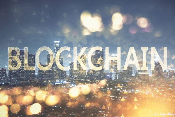 Multi exponering av cryptocurrency tema hologram ritning och stad slöja bakgrund. Begreppet blockchain och bitcoin. — Stockfoto