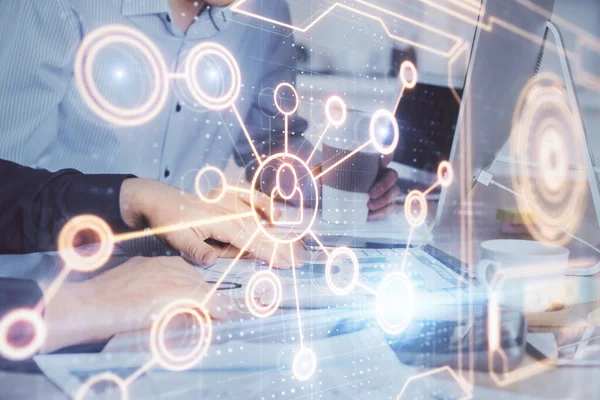 Sociaal netwerk thema hologram met zakenman werken op de computer op de achtergrond. Meervoudige blootstelling. — Stockfoto