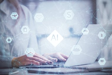 Bilgisayar ve veri temalı hologram çizimleri üzerinde çalışan kadın ellerine çok fazla maruz kalma. Teknoloji kavramı.